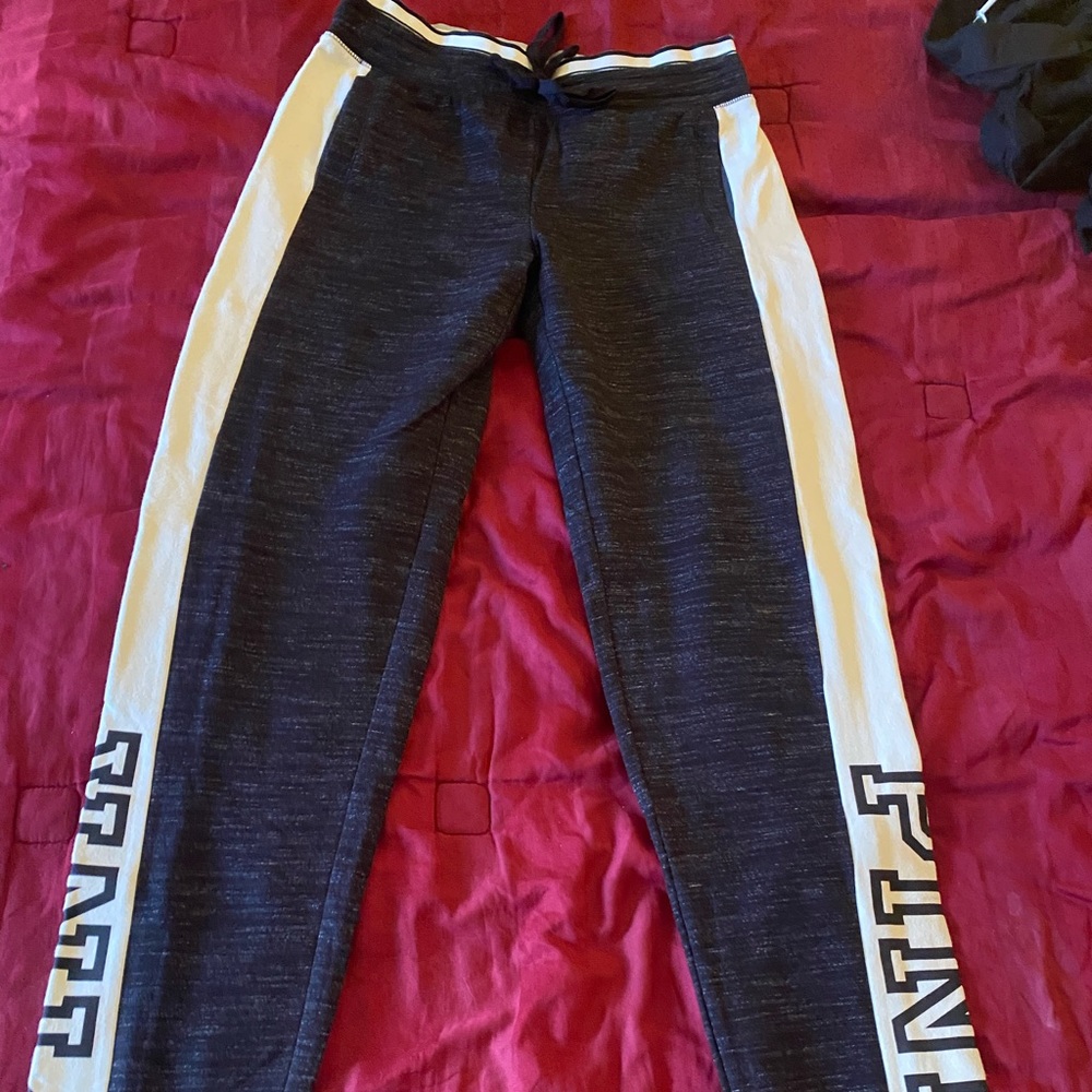 Victoria’s Secret Pink pant. Size small. NWOT